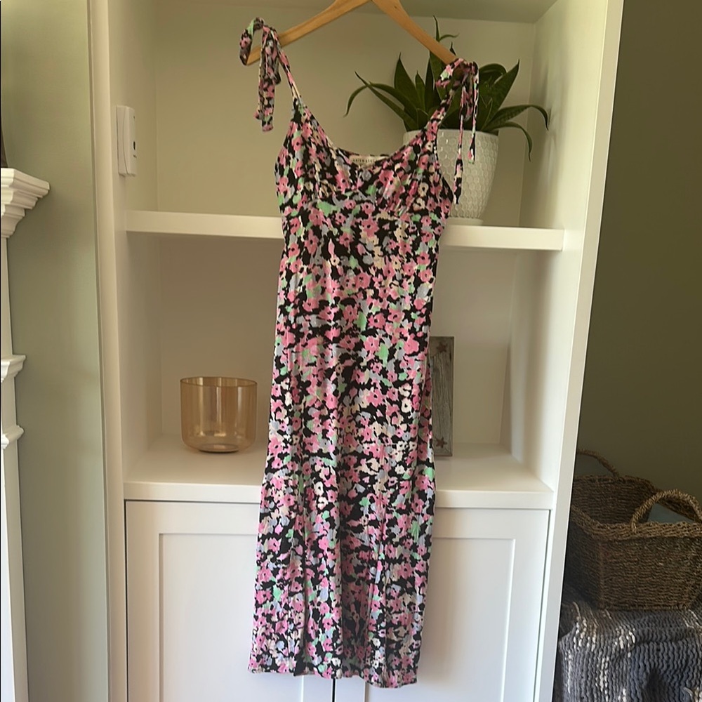 SALTWATER LUXE Floral Pink Midi Dress